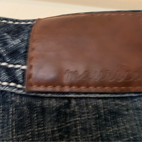 Maurice’s Capris distressed blue size 14, pockets with tan/white stitching. - Picture 7 of 14